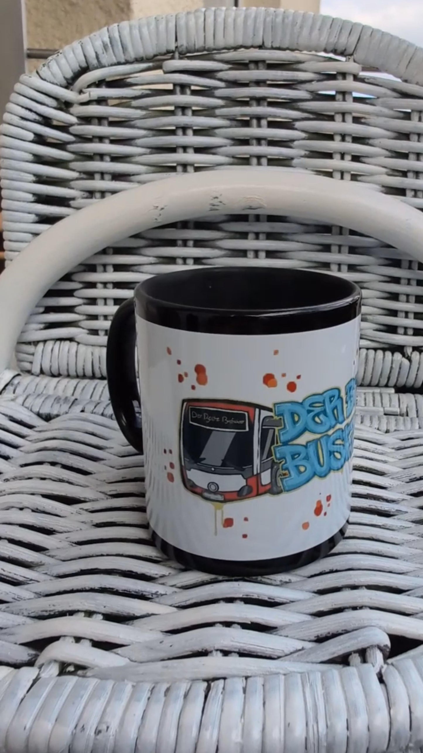 Tasse mit einem Foto des Logos